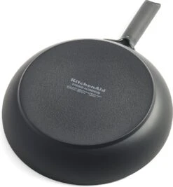 KitchenAid Classic Forged Aluminium Wok ø28cm - Zwart - Inductie - Anti-aanbak -PannenPunt Aanbiedingen Winkel 1111x1200