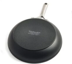 KitchenAid Hard Geanodiseerd Aluminium Koekenpannenset ø20+24+28cm - Zwart - Inductie 14 KitchenAid Hard Geanodiseerd Aluminium Koekenpannenset ø20+24+28cm - Zwart - Inductie -PannenPunt Aanbiedingen Winkel 1200x1069 3