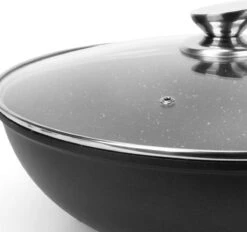 Cheffinger | Luxe Wokpan Met Deksel | 36CM | Alle Warmtebronnen | Oriental -PannenPunt Aanbiedingen Winkel 1200x1127