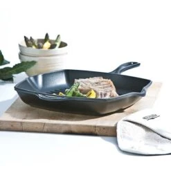 Le Creuset Gietijzeren Vierkante Grillpan - 26cm - Mat Zwart -PannenPunt Aanbiedingen Winkel 1200x1200 1180