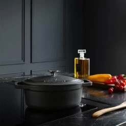 Gietijzeren Braadpan - Sudderpan Zwart Van Daumonet - Ovaal - Ø 29 Cm - 3 Liter - 100% PFAS & PFOA Vrij - Emaille - Geschikt Voor Alle Warmtebronnen - Elektrisch - Gas - Halogeen - Inductie - Keramisch - Vaatwasserbestendig 22 Gietijzeren Braadpan - Sudderpan Zwart Van Daumonet - Ovaal - Ø 29 Cm - 3 Liter - 100% PFAS & PFOA Vrij - Emaille - Geschikt Voor Alle Warmtebronnen - Elektrisch - Gas - Halogeen - Inductie - Keramisch - Vaatwasserbestendig -PannenPunt Aanbiedingen Winkel 1200x1200 1347