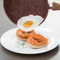 Livington Copper & Stone Pan - 24cm Koekenpan- Anti-aanbaklaag En Krasbestendig - Graniet Look - Binnenste Steenlaag Voor Perfecte Warmteverdeling - Geschikt Voor Ceran, Gas, Elektrisch, Inductie -PannenPunt Aanbiedingen Winkel 1200x1200 1426