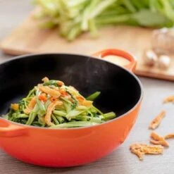 Le Creuset Wokpan / Balti Dish - Mat Zwart - ø 24 Cm / 2.7 Liter - Geëmailleerde Anti-aanbaklaag 12 Le Creuset Wokpan / Balti Dish - Mat Zwart - ø 24 Cm / 2.7 Liter - Geëmailleerde Anti-aanbaklaag -PannenPunt Aanbiedingen Winkel 1200x1200 282