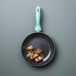 VitaVerde Expert Koekenpannenset Ø 20cm + Ø 24cm + Ø 28cm - Turquoise - Inductie - PFAS-vrij 10 VitaVerde Expert Koekenpannenset Ø 20cm + Ø 24cm + Ø 28cm - Turquoise - Inductie - PFAS-vrij -PannenPunt Aanbiedingen Winkel 1200x1200 420