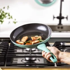 VitaVerde Expert Koekenpannenset Ø 20cm + Ø 24cm + Ø 28cm - Turquoise - Inductie - PFAS-vrij 14 VitaVerde Expert Koekenpannenset Ø 20cm + Ø 24cm + Ø 28cm - Turquoise - Inductie - PFAS-vrij -PannenPunt Aanbiedingen Winkel 1200x1200 422