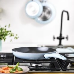 VitaVerde Expert Koekenpannenset Ø 20cm + Ø 24cm + Ø 28cm - Lichtblauw - Inductie - PFAS-vrij 12 VitaVerde Expert Koekenpannenset Ø 20cm + Ø 24cm + Ø 28cm - Lichtblauw - Inductie - PFAS-vrij -PannenPunt Aanbiedingen Winkel 1200x1200 630