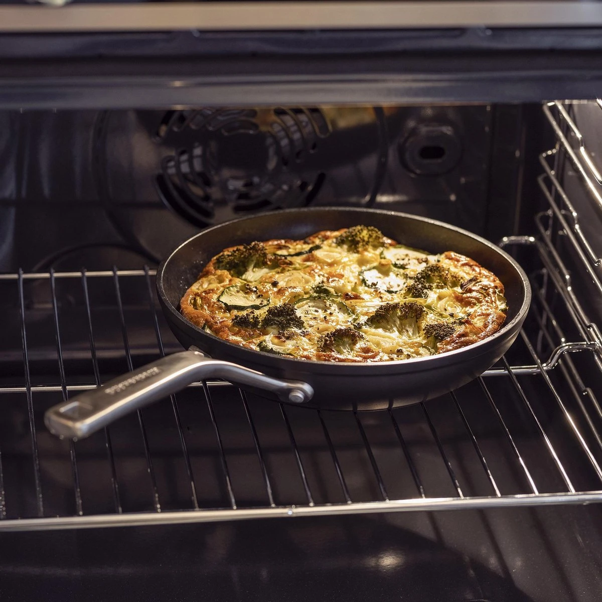 KitchenAid Hard Geanodiseerd Aluminium Koekenpannenset ø20+24+28cm - Zwart - Inductie 2 KitchenAid Hard Geanodiseerd Aluminium Koekenpannenset ø20+24+28cm - Zwart - Inductie - Afbeelding 2