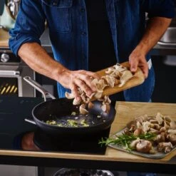 KitchenAid Hard Geanodiseerd Aluminium Koekenpannenset ø20+24+28cm - Zwart - Inductie 17 KitchenAid Hard Geanodiseerd Aluminium Koekenpannenset ø20+24+28cm - Zwart - Inductie -PannenPunt Aanbiedingen Winkel 1200x1200 784