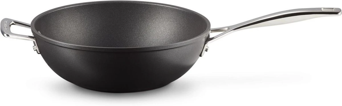 Le Creuset Wokpan - Met Steel - Les Forgées TNS - ø 26 Cm / 3.4 Liter - Standaard Anti-aanbaklaag 1 Le Creuset Wokpan - Met Steel - Les Forgées TNS - ø 26 Cm / 3.4 Liter - Standaard Anti-aanbaklaag