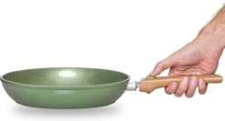Just Vegan Koekenpan ECO Met Afneembaar Handvat 20 Cm Aluminium Groen -PannenPunt Aanbiedingen Winkel 1200x646 1