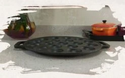 YUGN BLACK Poffertjespan Poffertjesmaker 6 Delige Set - 19 Poffertjes Incl Doseerfles Kwast Poffertjesvork Siliconen Ovenwanten - Platte Onderkant Poffertjespan Inductie Poffertjespan Elektrisch - Cadeau Tip 14 YUGN BLACK Poffertjespan Poffertjesmaker 6 Delige Set - 19 Poffertjes Incl Doseerfles Kwast Poffertjesvork Siliconen Ovenwanten - Platte Onderkant Poffertjespan Inductie Poffertjespan Elektrisch - Cadeau Tip -PannenPunt Aanbiedingen Winkel 1200x751 2