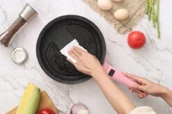 Swiss Pro+ | Set 14 Delige Pannenset | Inductie - Pannensets - Glazen Deksel - Met Afneembare Handgreep - Marmeren Interieur -PFAS-vrij | Pink 20 Swiss Pro+ | Set 14 Delige Pannenset | Inductie - Pannensets - Glazen Deksel - Met Afneembare Handgreep - Marmeren Interieur -PFAS-vrij | Pink -PannenPunt Aanbiedingen Winkel 1200x799 144