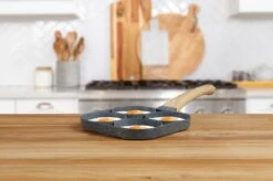 Magnani - Eierpan - 4 Bakplaten Van ⌀ 8 Cm - Voor Gas- En Elektrische Kookplaten - Aluminium - Houten Handvat - 38 X 18.7 X 2 Cm -PannenPunt Aanbiedingen Winkel 1200x799 78