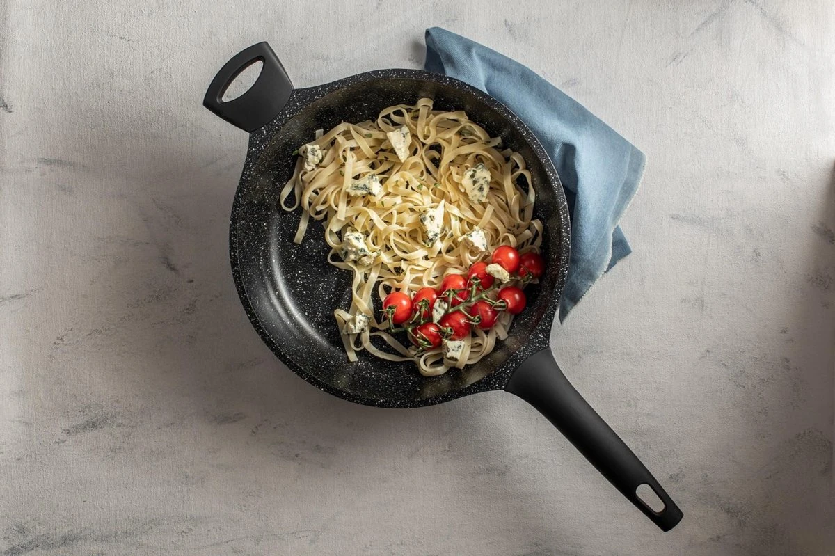 Sola Hapjespan Fair Cooking - Ø 28 Cm - Zwart/wit - Aluminium - Antiaanbaklaag 6 Sola Hapjespan Fair Cooking - Ø 28 Cm - Zwart/wit - Aluminium - Antiaanbaklaag - Afbeelding 6