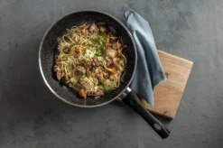 Sola Hapjespan Stonehenge - Ø 28 Cm - Zwart/wit - Aluminium - Antiaanbaklaag -PannenPunt Aanbiedingen Winkel 1200x799 84