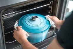 Nuovva Gietijzeren Braadpan Antiaanbaklaag Met Deksel - Sudderpan Blauw - Rond - Ø24 Cm - 4,7 Liter - 100% PFAS & PFOA Vrij - Geschikt Voor Alle Warmtebronnen - Elektrisch - Gas - Halogeen - Inductie – Keramisch 8 Nuovva Gietijzeren Braadpan Antiaanbaklaag Met Deksel - Sudderpan Blauw - Rond - Ø24 Cm - 4,7 Liter - 100% PFAS & PFOA Vrij - Geschikt Voor Alle Warmtebronnen - Elektrisch - Gas - Halogeen - Inductie – Keramisch -PannenPunt Aanbiedingen Winkel 1200x800 217