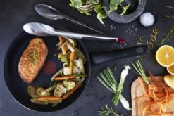 Tefal Black Stone Koekenpan - Ø 28 Cm 14 Tefal Black Stone Koekenpan - Ø 28 Cm -PannenPunt Aanbiedingen Winkel 1200x801 13