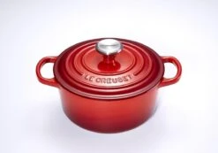 Le Creuset Braadpan Signature Kersenrood - ø 28 Cm / 6.7 Liter -PannenPunt Aanbiedingen Winkel 1200x839 2