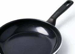 GreenPan Memphis Koekenpannenset - 3-delig - Zwart - Inductie - PFAS-vrij 36 GreenPan Memphis Koekenpannenset - 3-delig - Zwart - Inductie - PFAS-vrij -PannenPunt Aanbiedingen Winkel 1200x859 5