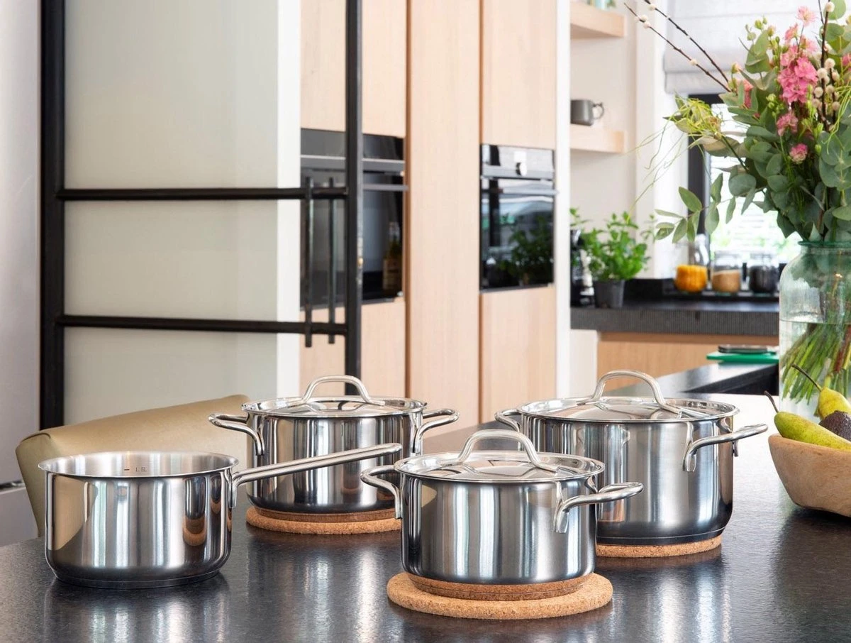 Sola Pannenset Mirage - 4 Delig - Ø 16,16,18,20 Cm - Zilver - RVS - Sandwichbodem 2 Sola Pannenset Mirage - 4 Delig - Ø 16,16,18,20 Cm - Zilver - RVS - Sandwichbodem - Afbeelding 2