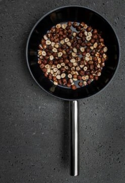 Combekk Koekenpan Ceramic Pro - Koekenpan - Anti-aanbak - Keramisch - Roestvrijstaal - 28cm -PannenPunt Aanbiedingen Winkel 818x1200